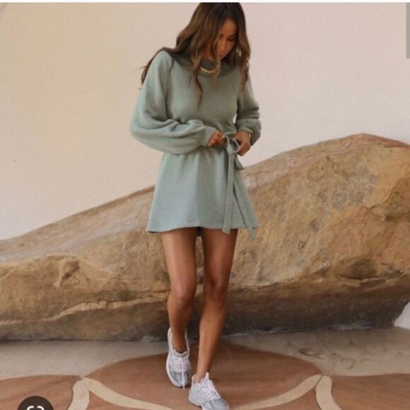Sincerely Jules Green Long Sleeve Dress - Picture 2 of 10